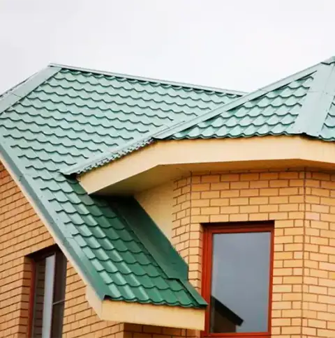 Metal roof with clean ridge and flashing