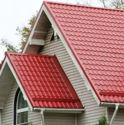 Metal tile roof in a Toronto neighbourhood
